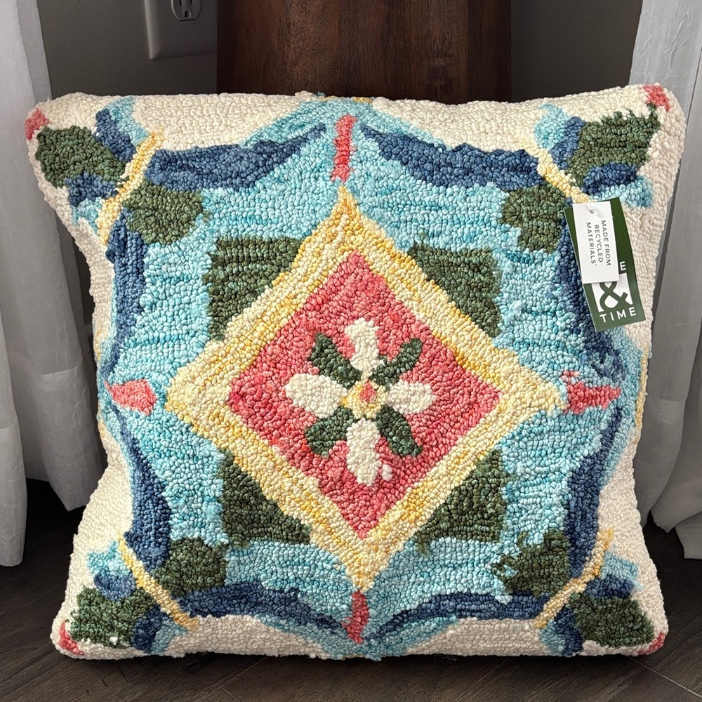 Place & Time “JoAnne’s” Yarn hooked floral, multicolor square pillow